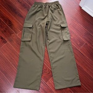 Shein olive green elastic waist pull on pants. Size 6.